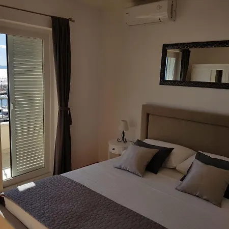 Gaston Apartment *