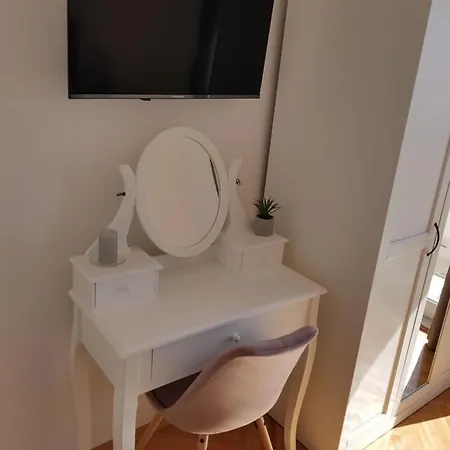 Gaston Apartment Podgora