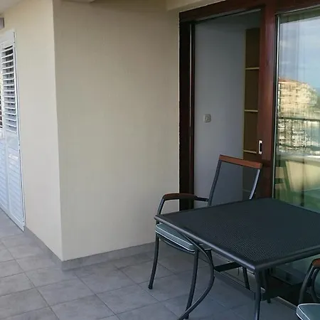 Gaston Apartment *