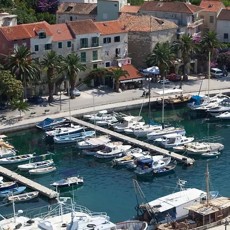 Gaston Apartment Podgora